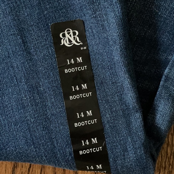 Rock & Republic NWT Low Rise Typhoon Bootcut Jeans - Picture 9 of 17